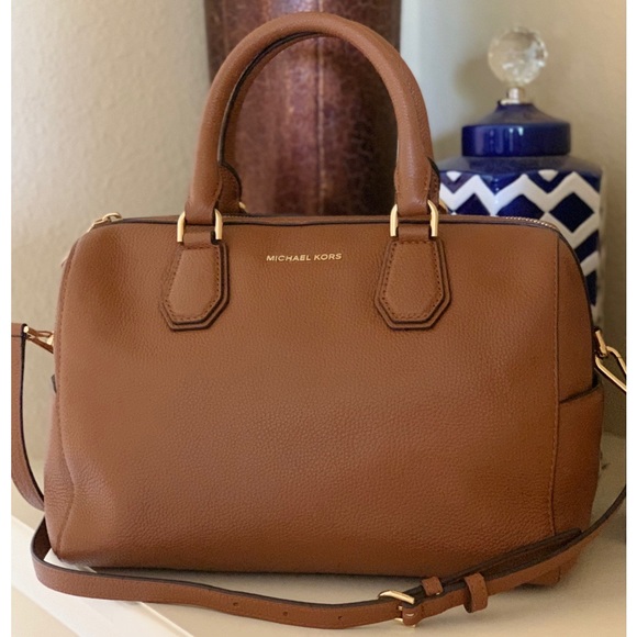 Michael Kors Handbags - *CA SALE* Michael Kors❤️Large Tan Leather Satchel